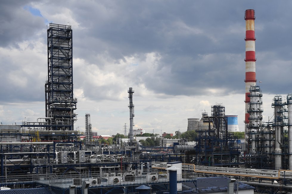 Size Matters. Should Russia Build New Mini Refineries?