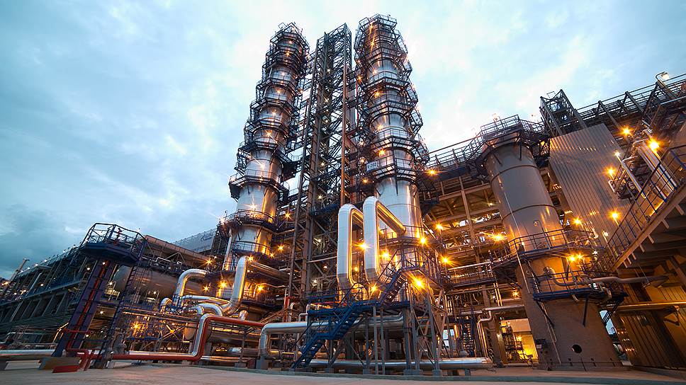 The Shift to Green: Global Oil Refining May Decrease by 20% by 2035